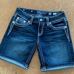 Miss Me Mid-Shorts - Size 28